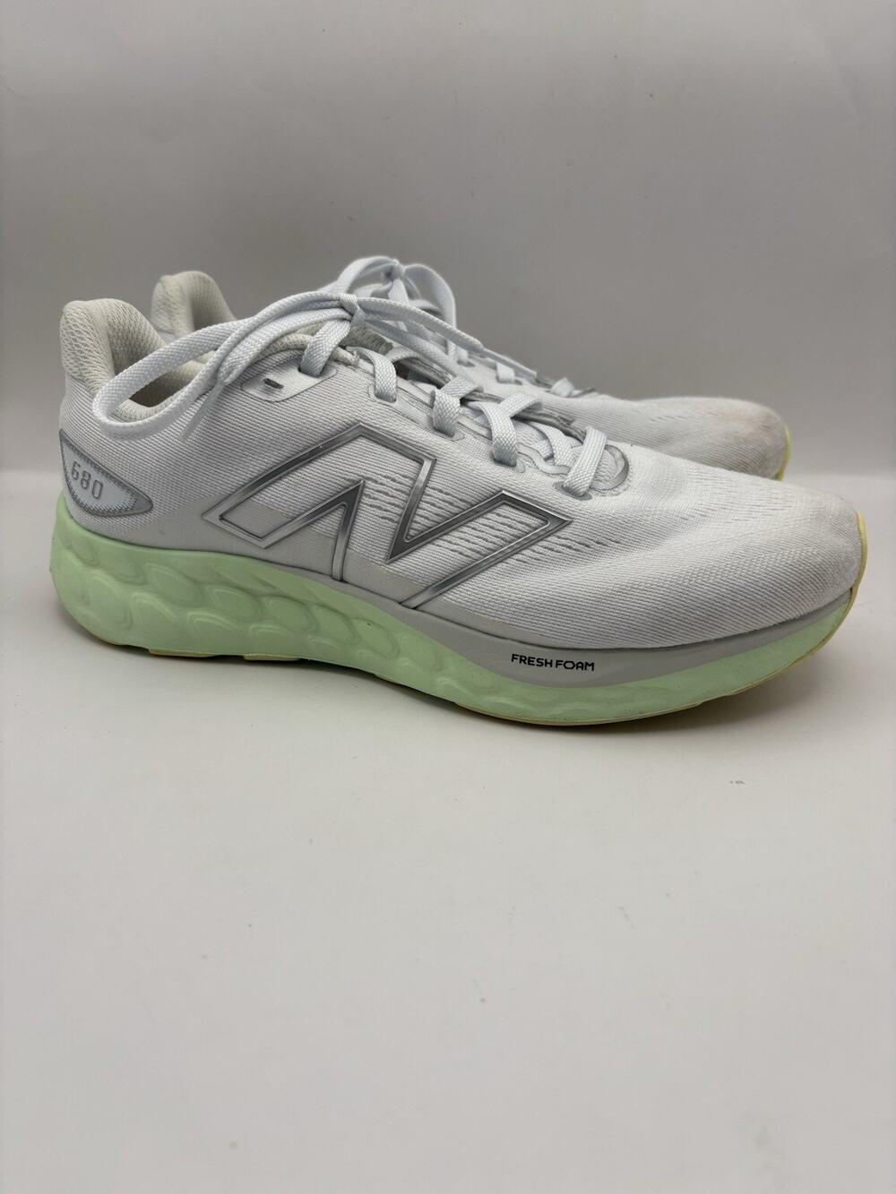 New Balance Fresh Foam 680 V 3 White And Neon Green Sneakers Women Size 8.5